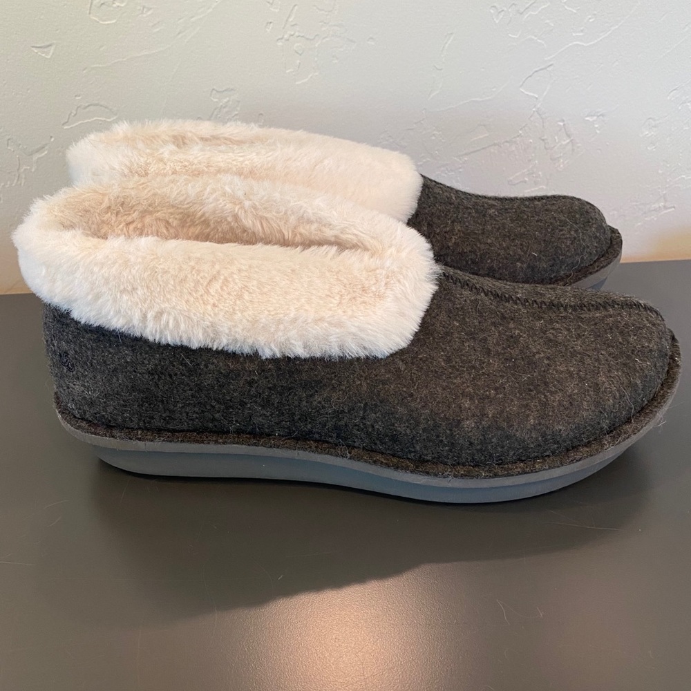 Cloudsteppers Step Flow Slippers by Clarks